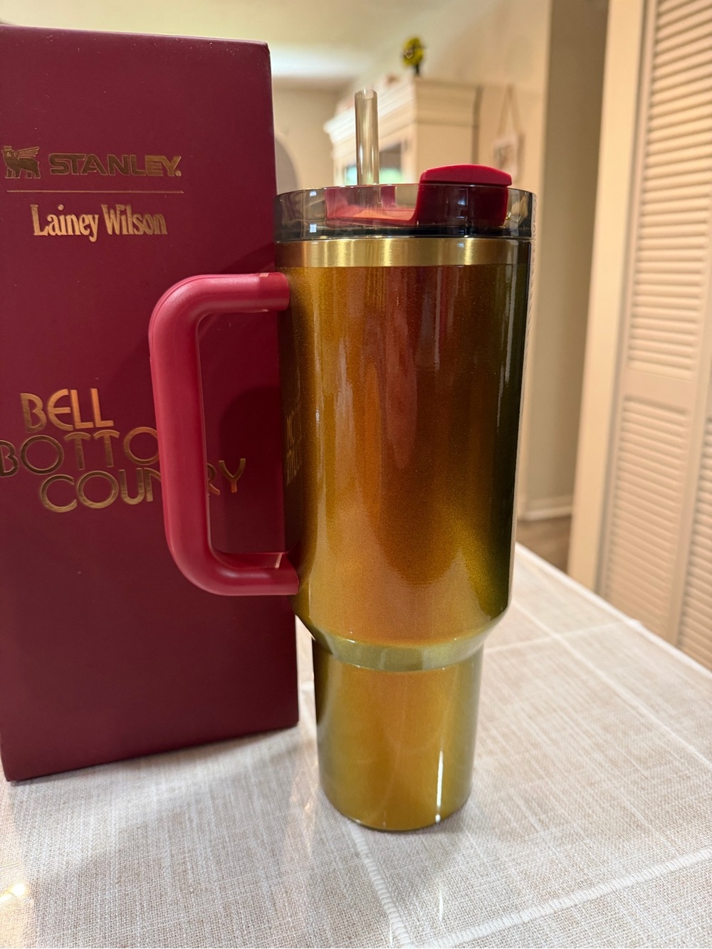 Lainey Wilson X Stanley Country Gold 40oz Tumbler - Picture 4 of 6